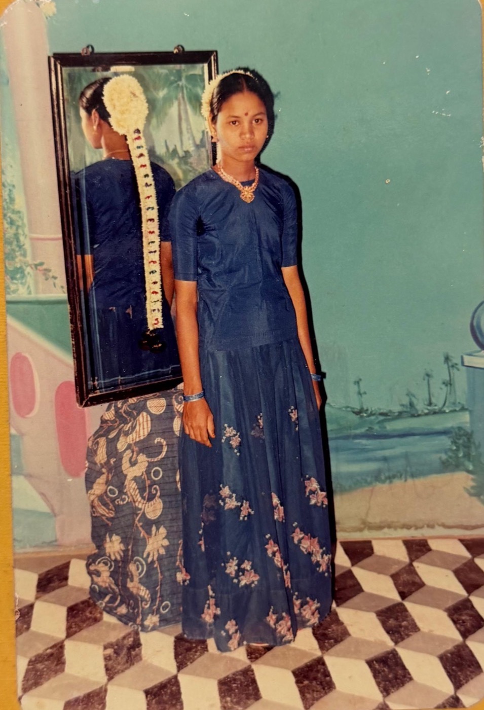 Smt. Chiluveri Maha Lakshmi photographed at Sudha Photo Studio, Gadwal in September 1986